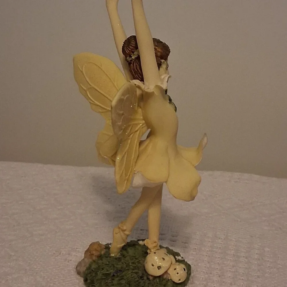 🧚‍♀️ Dezine Fairy Collection #5859 – Honey Ballet Figurine